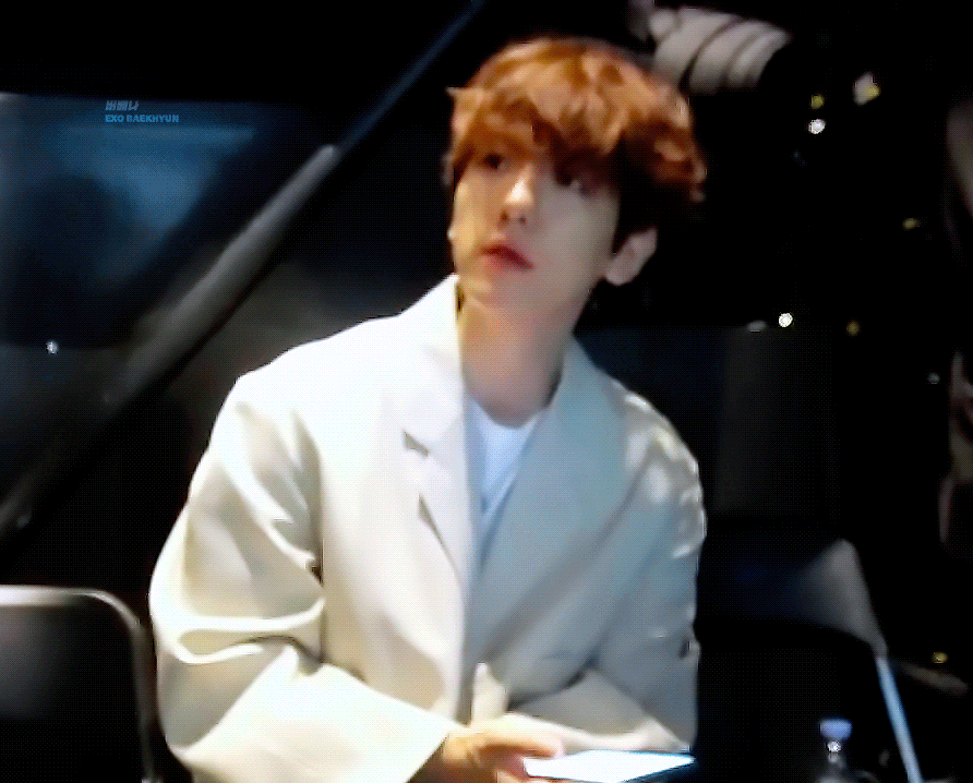 还有ins直播,这个动图不管看过多少遍,只要他笑,我就开始笑