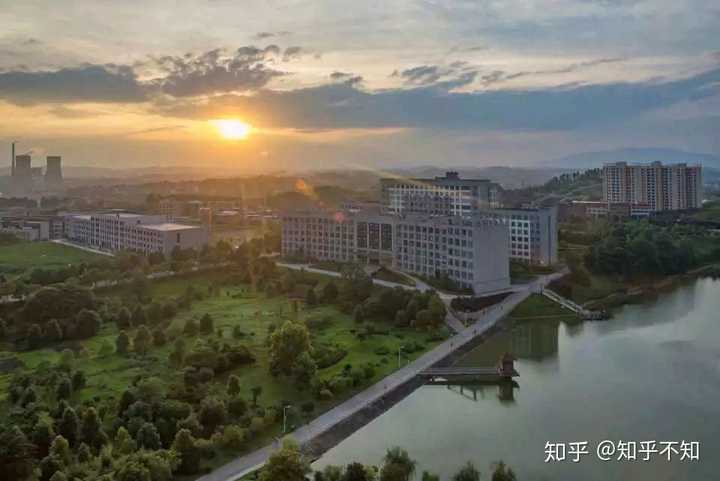 来自邵阳学院物理系的准大一生,想问一下学长学姐们,大一要入学考试吗