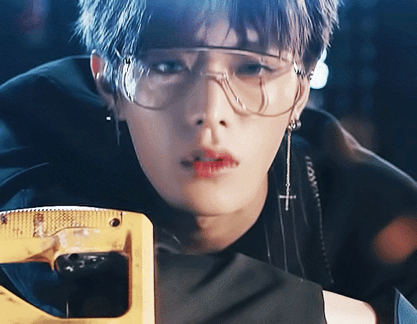 虽然大家都说颜值是李泰容身上最不值得一提的但不好意思我就是要把他