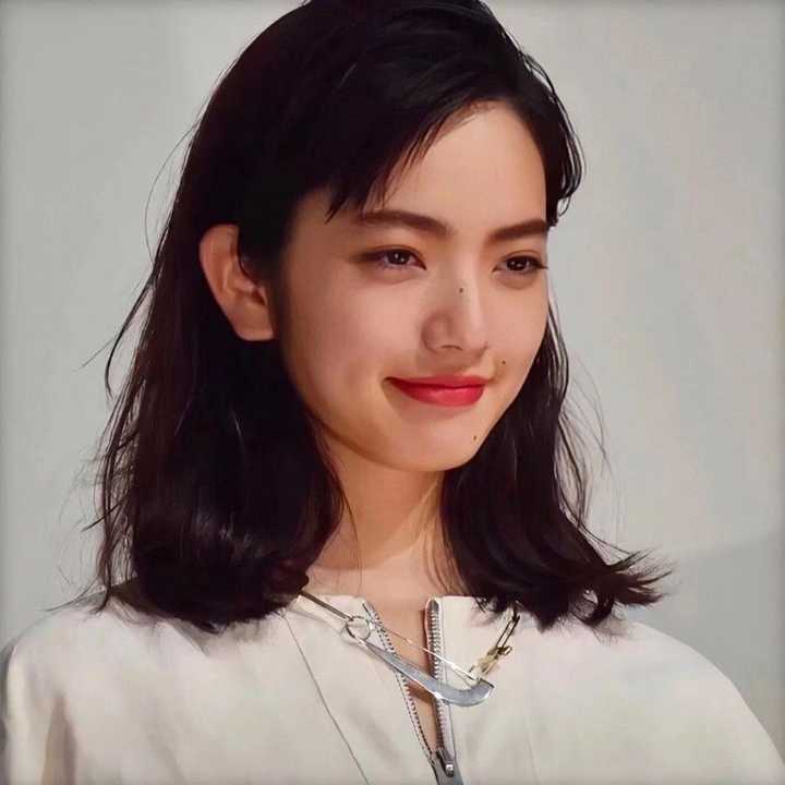 有没有笑起来甜甜的女生头像?