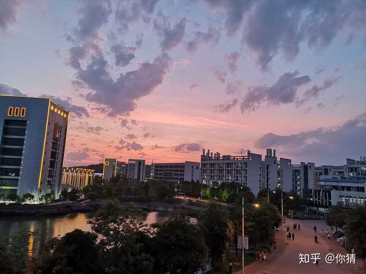 我想知道各位如何看待广西财经学院的?