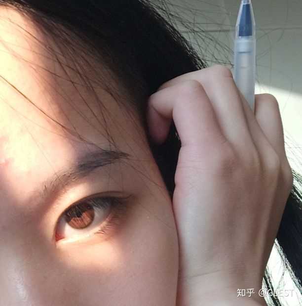 瞳孔是黑色的好看,还是浅棕的好看?