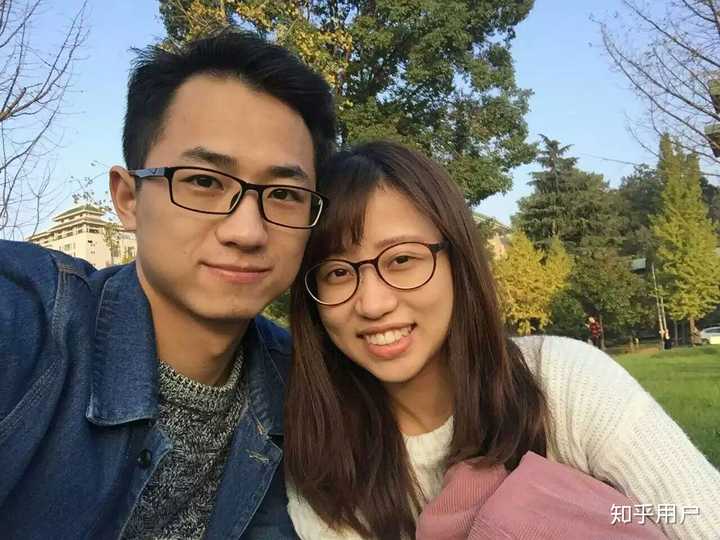 大学男生谈恋爱的话一个月多少钱合适?