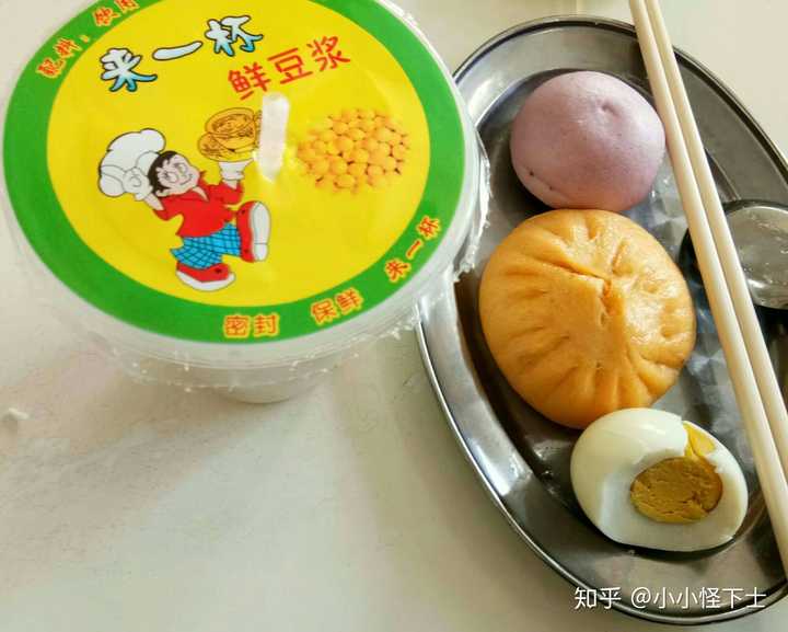 应该吃呀,早餐是一定要吃的,并且营养也要足够,蛋白质(鸡蛋,牛奶,豆浆