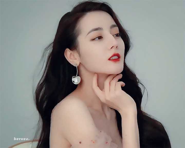 如何评价迪丽热巴在《你是我的荣耀》中的颜值和演技?