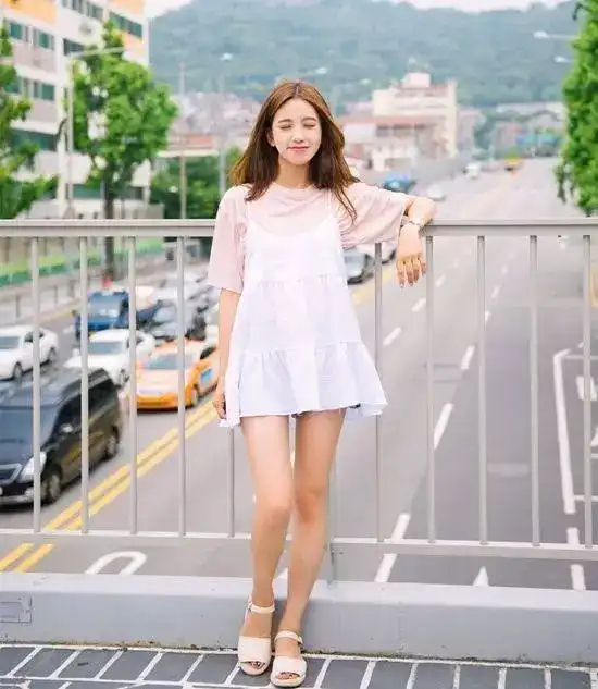 怎样给矮个子女生拍照?