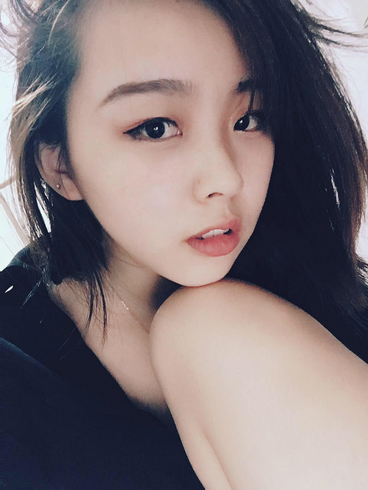 发际线高的女生如何自拍?