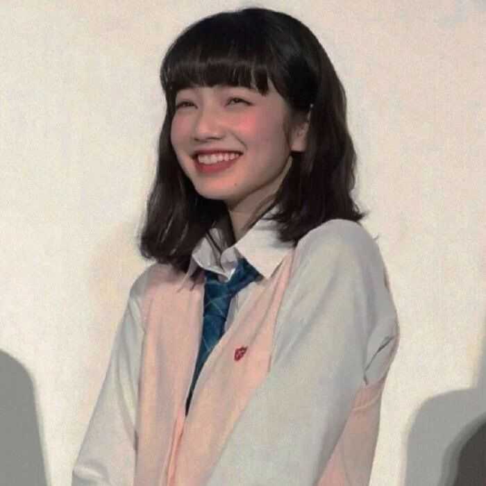有没有笑的很甜很可爱的照片适合做女生头像?