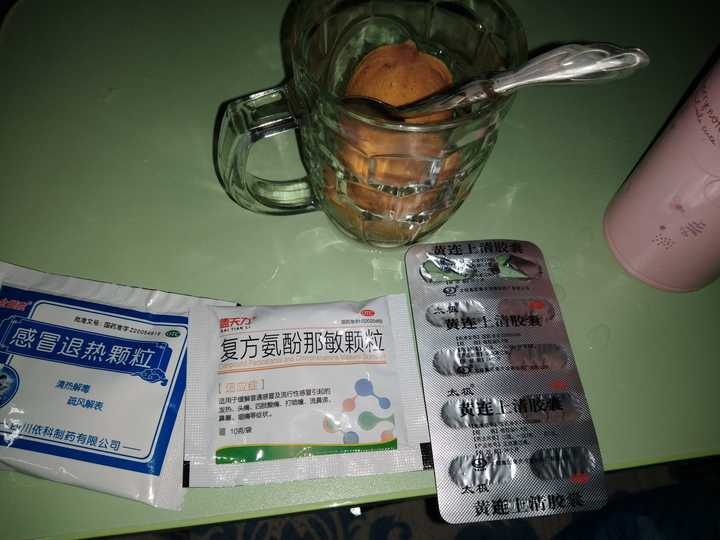 1,喝了几杯柠檬水,才发现感冒药没吃