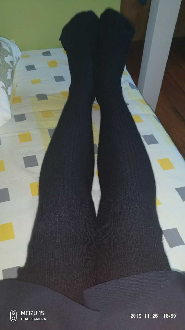 男生第一次穿过膝袜出门会不会害羞?