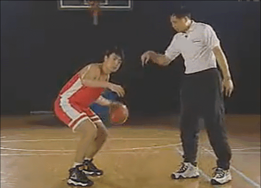 篮球非惯用手运球不协调怎么解决?