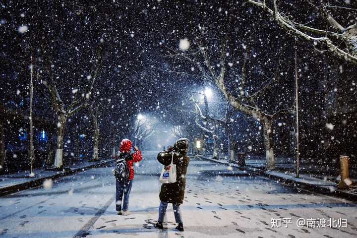 有哪些在自家小区拍出的雪景照片你认为很美?