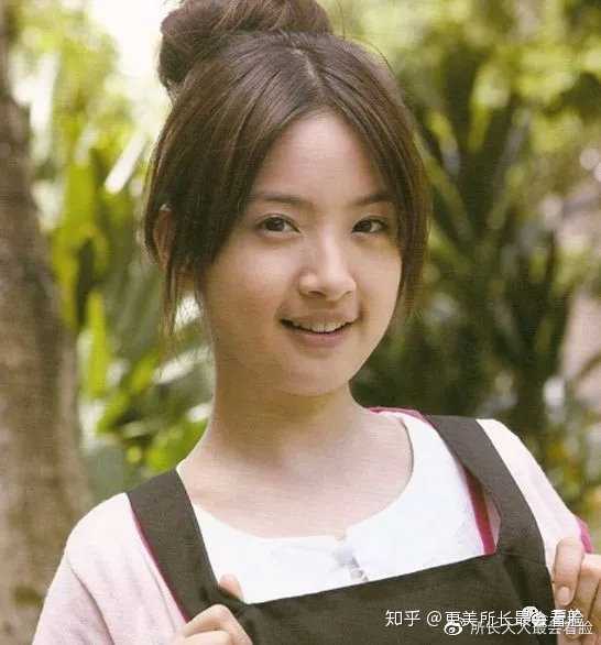 另一个下巴正确改善下巴的例子,就是林依晨了.