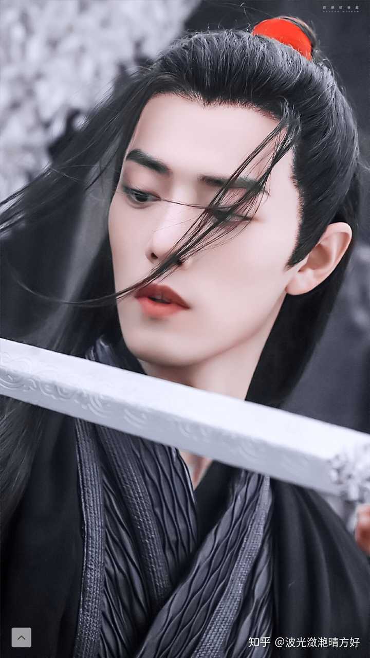 肖战嘛,自然是英俊潇洒,风流倜傥,一表人才,玉树凌风,风度翩翩,气宇