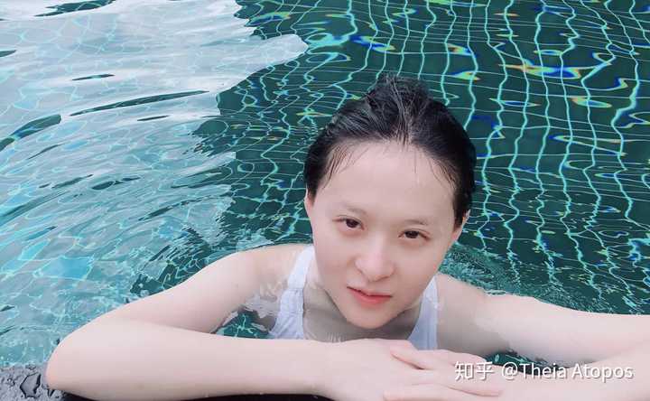 自己去游泳