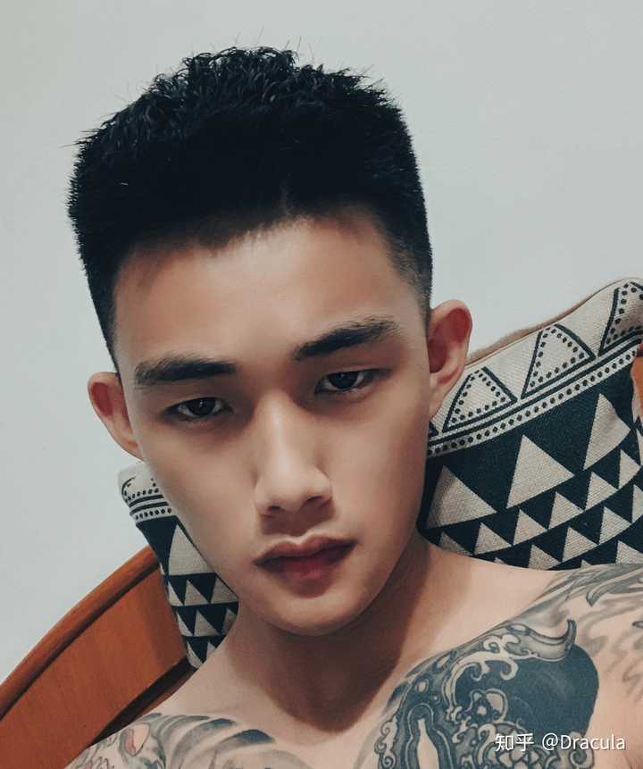 一直头发比较长的男生突然剪一个寸头是怎样的体验?