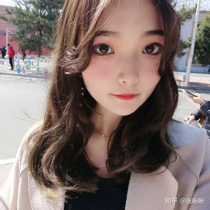 请问男生是不是很讨厌脸大的女生?