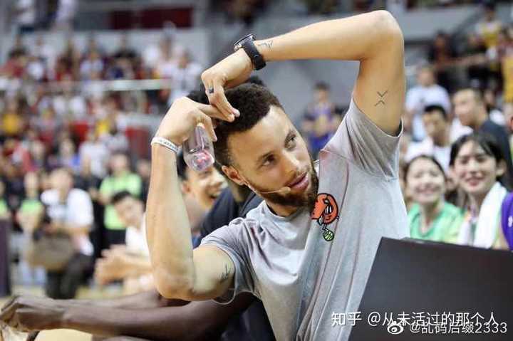 新球迷,库里让我爱上篮球,平常就喜欢看央视5,18到19赛季的时候早上