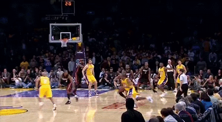 科比09赛季常规赛在韦德头上漂移三分绝杀完全符合这道题