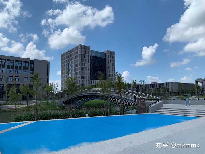 在上海电力大学里有哪些适合学习的地方?