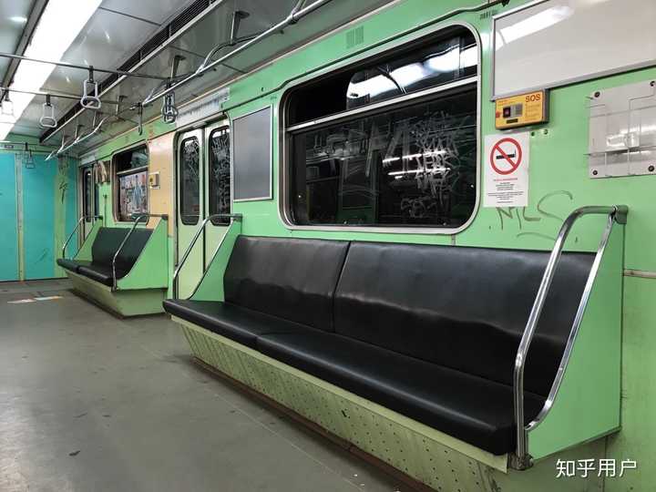 1,北京地铁曾经使用过的老式列车为全动车任意编组,就是一列中的每辆
