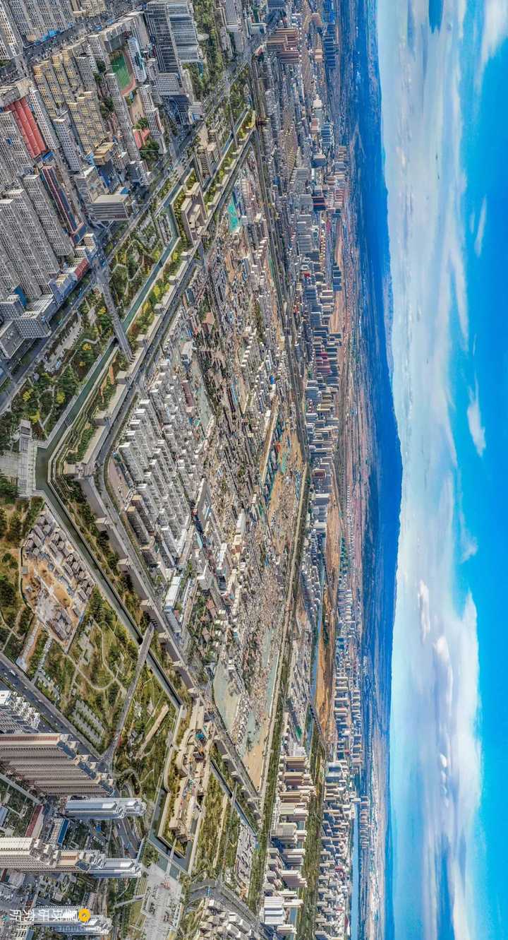 山西大同古城航拍,右上为白登山,摄影师@傅鼎