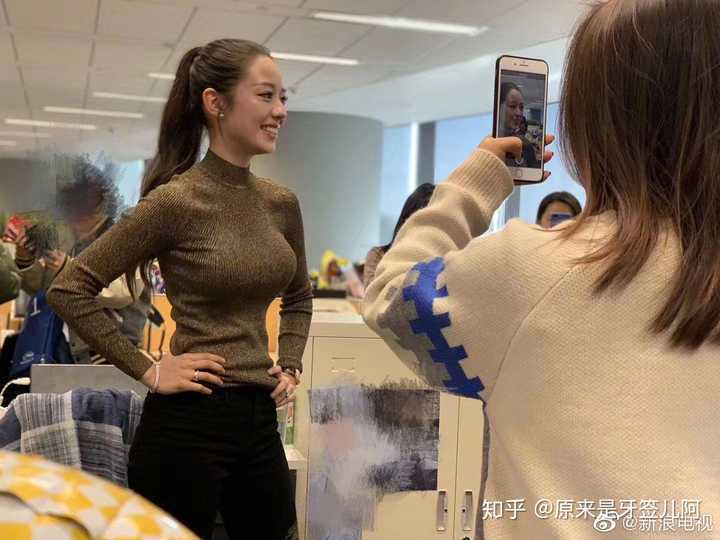 吉娜·爱丽丝取过肋骨吗?