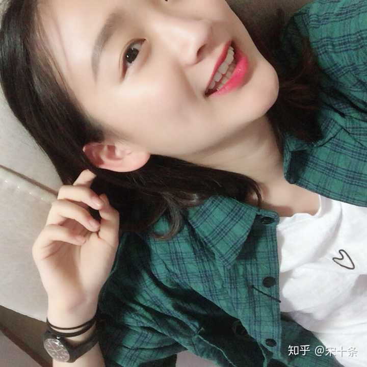 有哪些是同一个人而颜值相差甚远的照片?