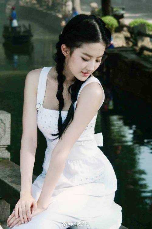 请问哪位大佬手里有刘亦菲的海滩图? - 知乎