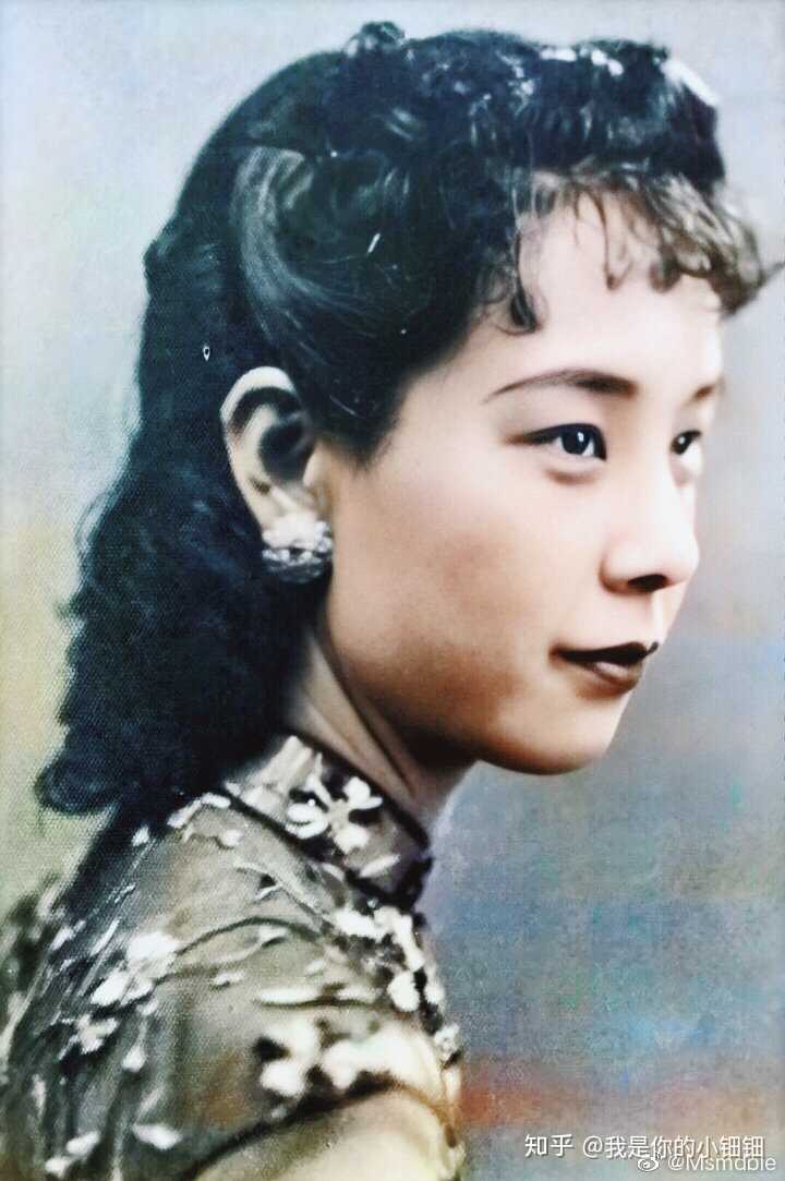 千禧年,新艳秋受李蔷华邀请前往上海,于票房清唱春闺梦
