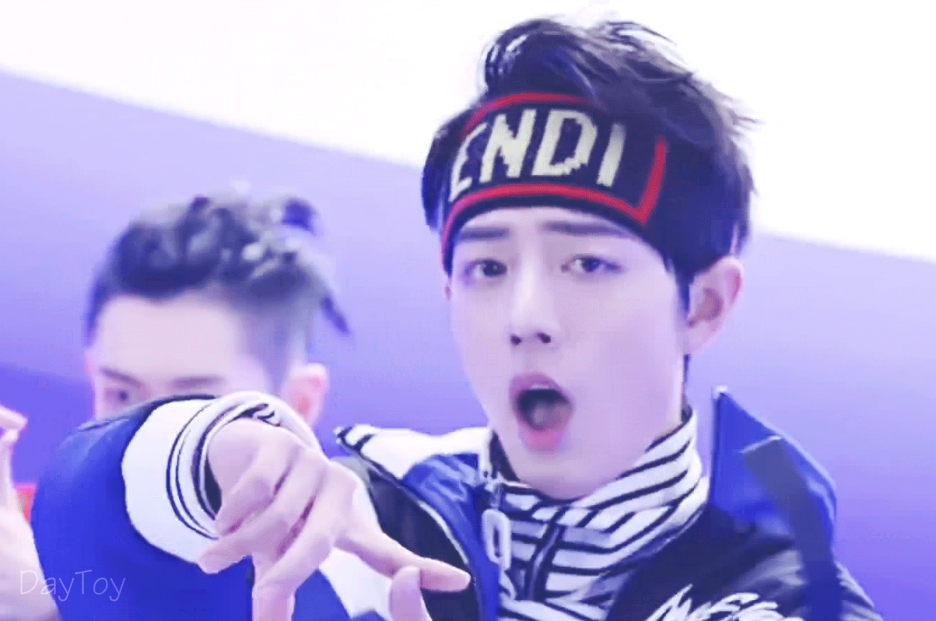 你认为最动人的肖战动图是哪个?(我承认我半夜睡不着想偷图 )?