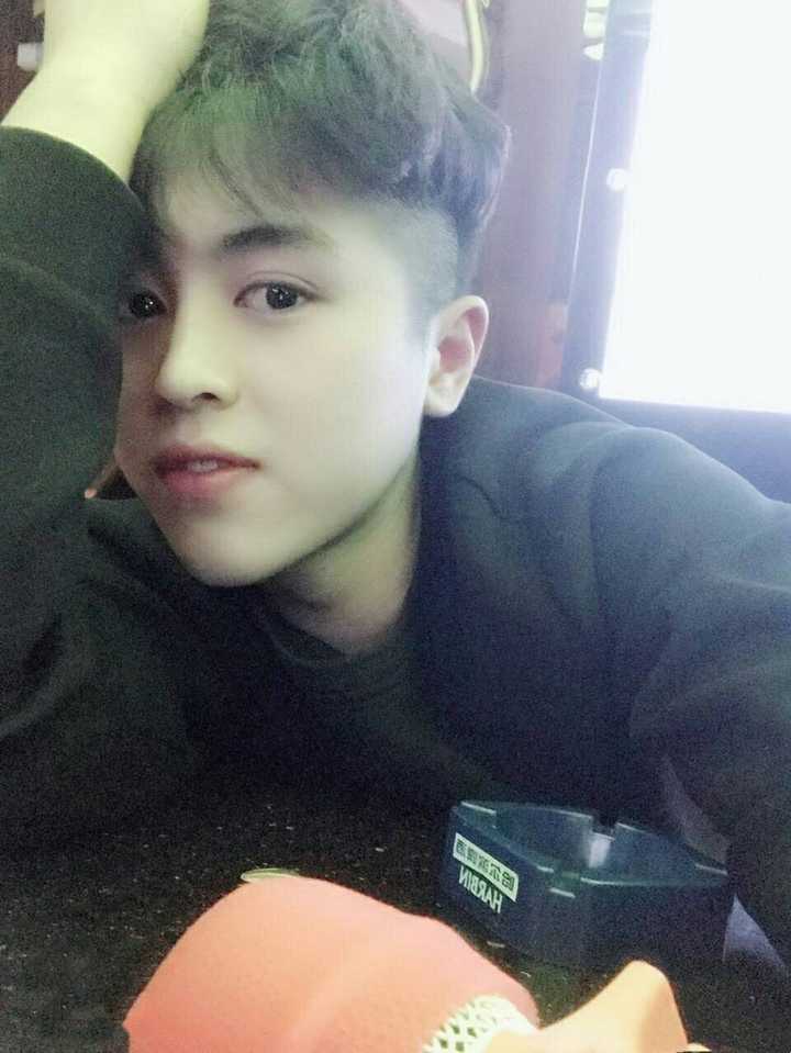 有哪张不知名的男生照片让你特别心动念念不忘珍藏至今,一直想知道他