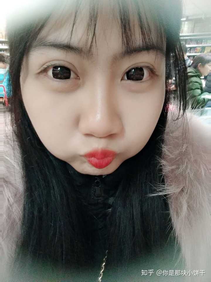 睡前卖萌自拍 哎呀看着这几月前的照片发现我这个夏天真的长胖啦