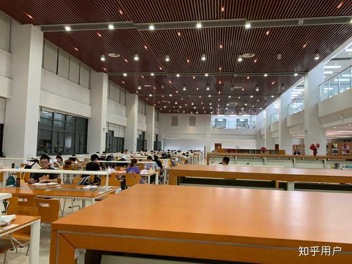 天津师范大学的图书馆或教室环境如何?是否适合上自习