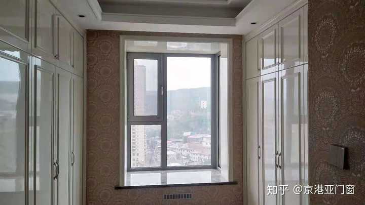 这样的窗户和门如何美化?