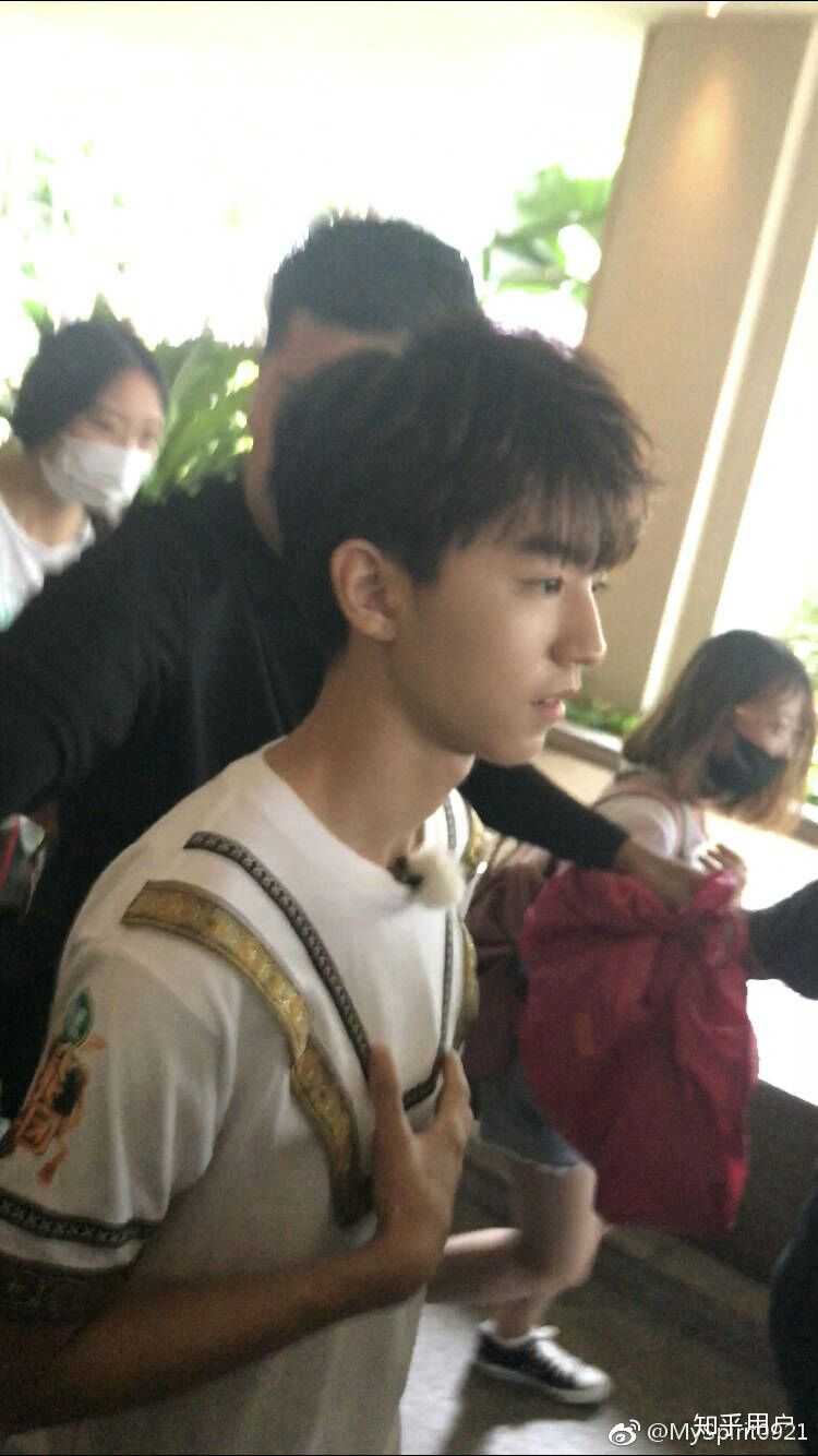 王俊凯啊 ps(侵权删)鼻子完美,这山根人群中你最耀眼 高糊挡不住的帅