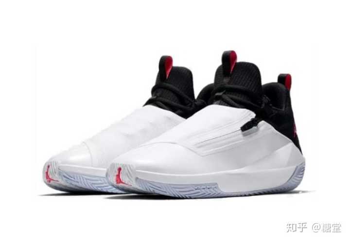 在前段时间爵士队的格林也是上脚了jordan jumpman团队篮球鞋系列中