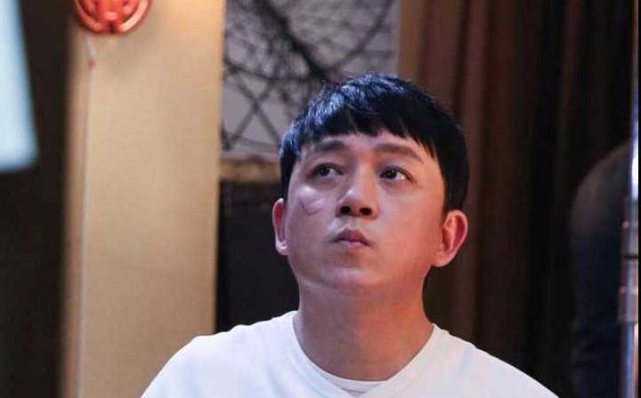 这是现在的潘粤明↓