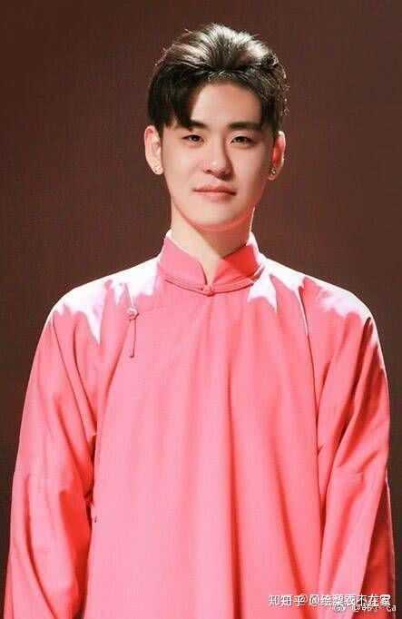 如何评价相声演员张云雷的长相?