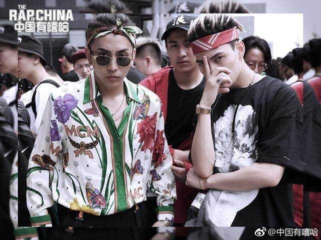 《中国有嘻哈》里选手的衣服都哪买的?