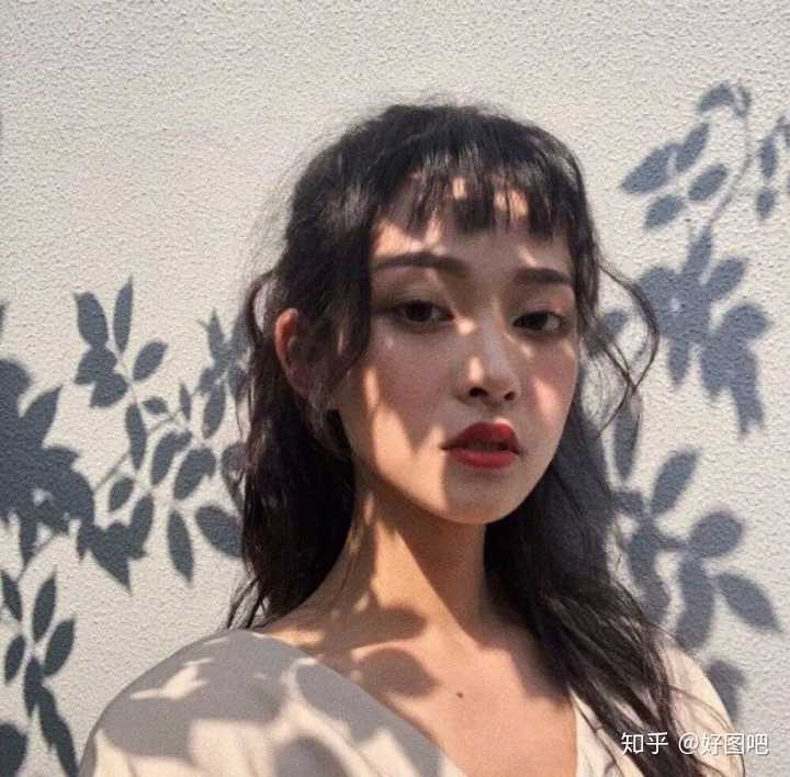 有没有那种性冷淡风又有点a的壁纸或者女生头像?