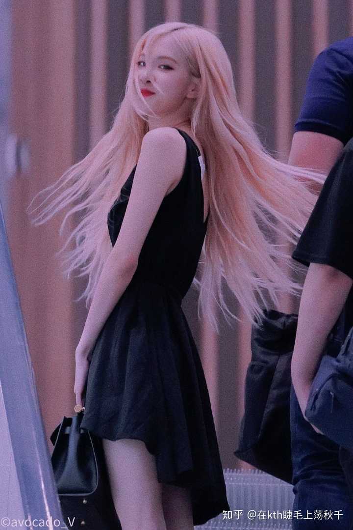 朴彩英rosé 澳洲玫瑰  队内唯一主唱 唱跳俱佳 歌甜人美 金发绝美!