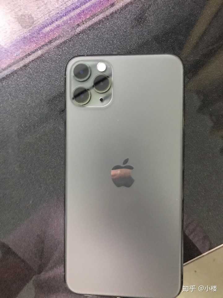 iphone11pro背面,iphone12pro背面 会有多少人会因为「暗夜绿」选择 iphone 11 pro 系列
