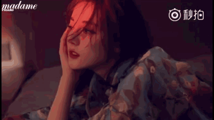 上图 快来欣赏热巴小姐姐360°无死角的姣好容颜(.ω.