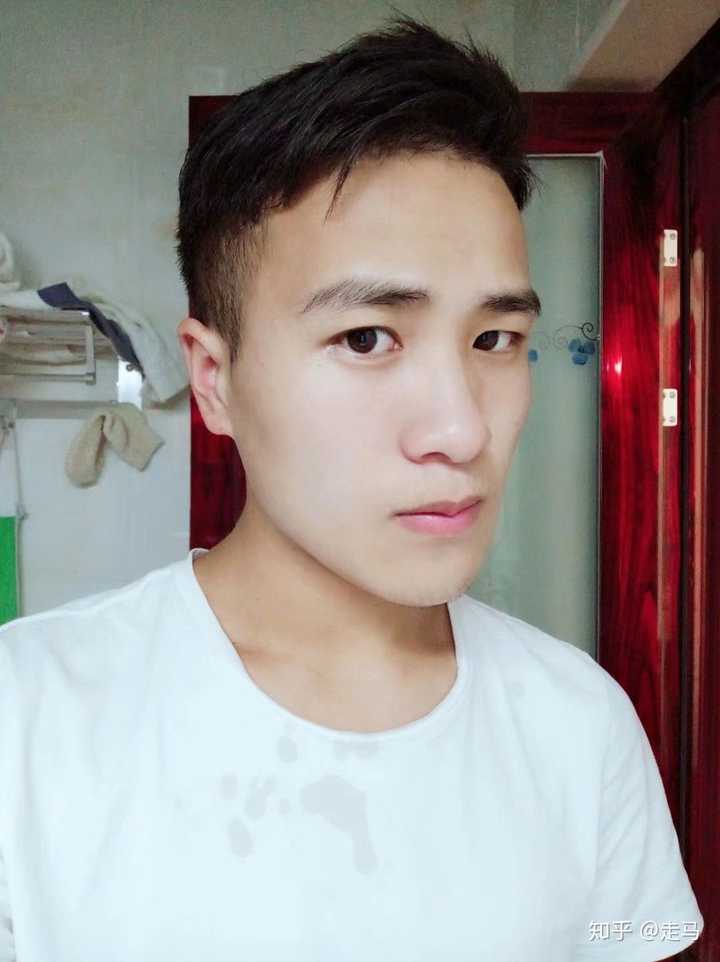 男生头发自然卷怎么办呢?应该理一个什么样的发型?