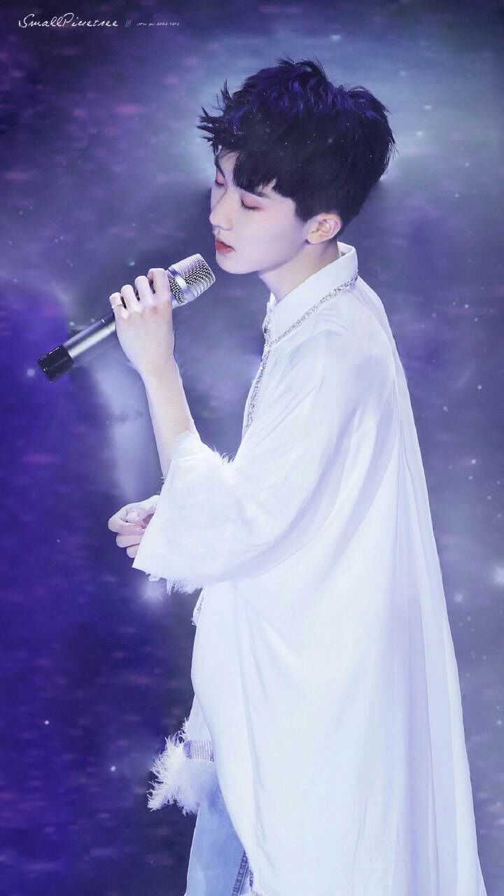 (大家发现没有,表演之前独白背景音是马嘉祺钢琴弹唱的追光