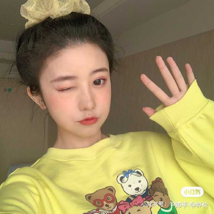 有哪些适合女生自拍的姿势?