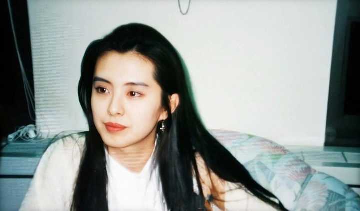 为什么有好多人跟风夸王祖贤长的好看?