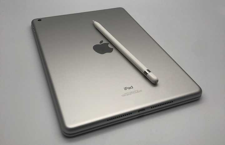 学生党入个ipad,在2019 128g和air3 64g中纠结犹豫,选哪个呢?谢谢?