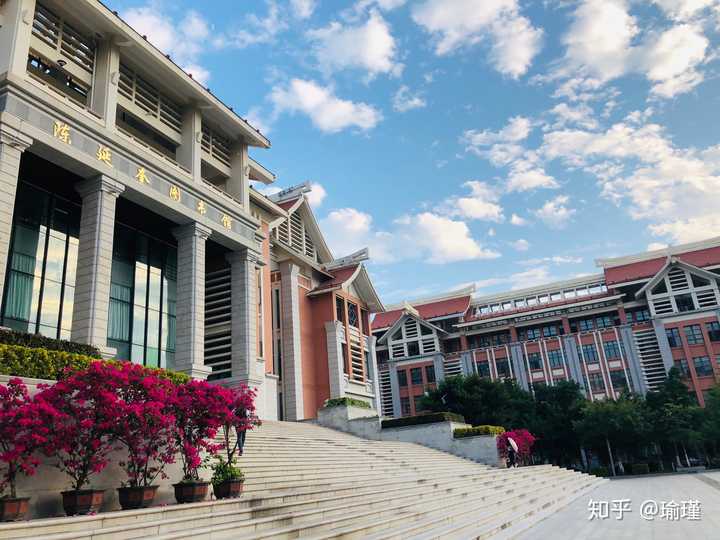 集美大学的图书馆或教室环境如何?是否适合上自习?